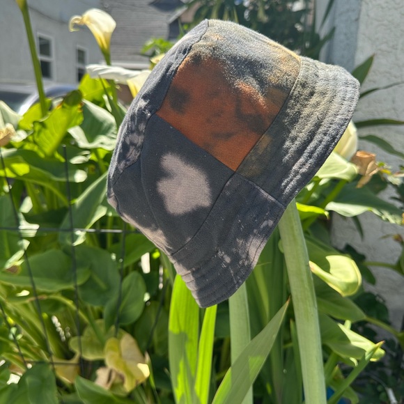 Two-Tone Bucket Hat - Picture 4 of 10